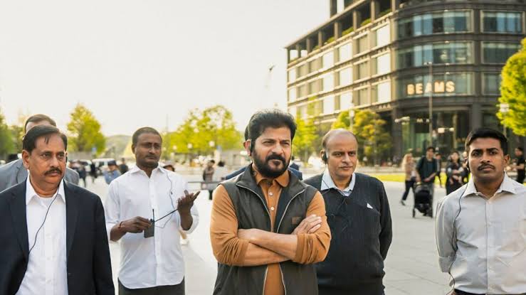 హైదరాబాద్ చేరుకున్న సీఎం రేవంత్ రెడ్డి, బృందం